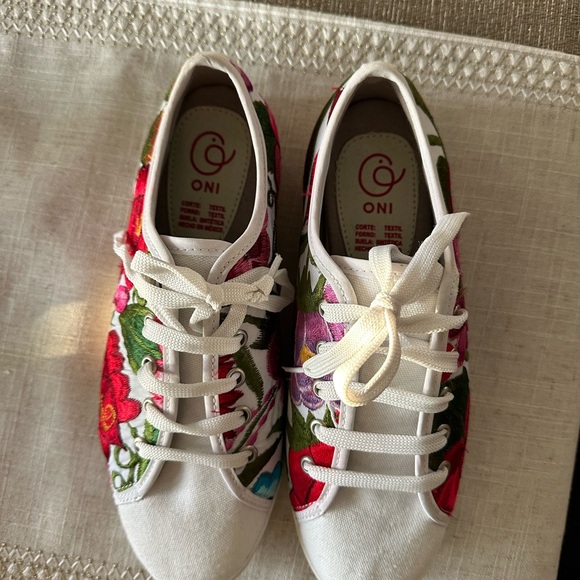 Embroidered Shoes - Picture 5 of 5